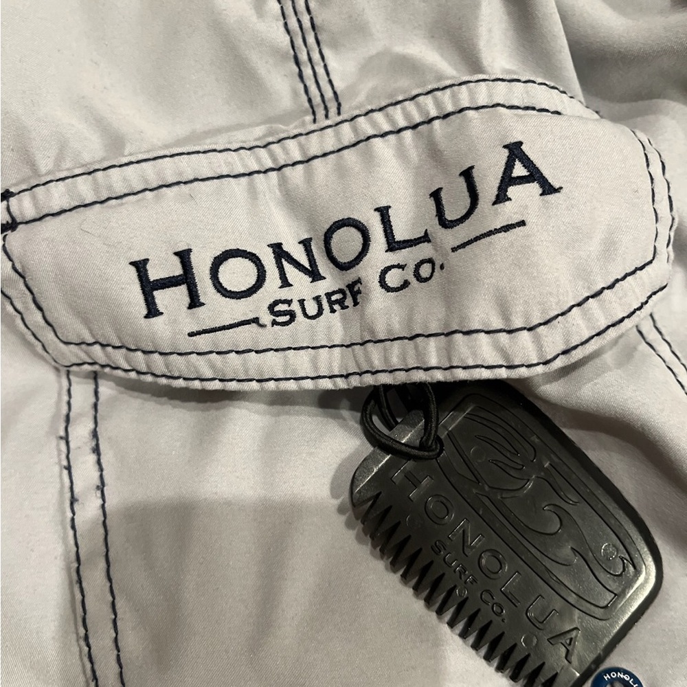 Men’s Honolua Serf Co. board shorts. - Picture 2 of 3